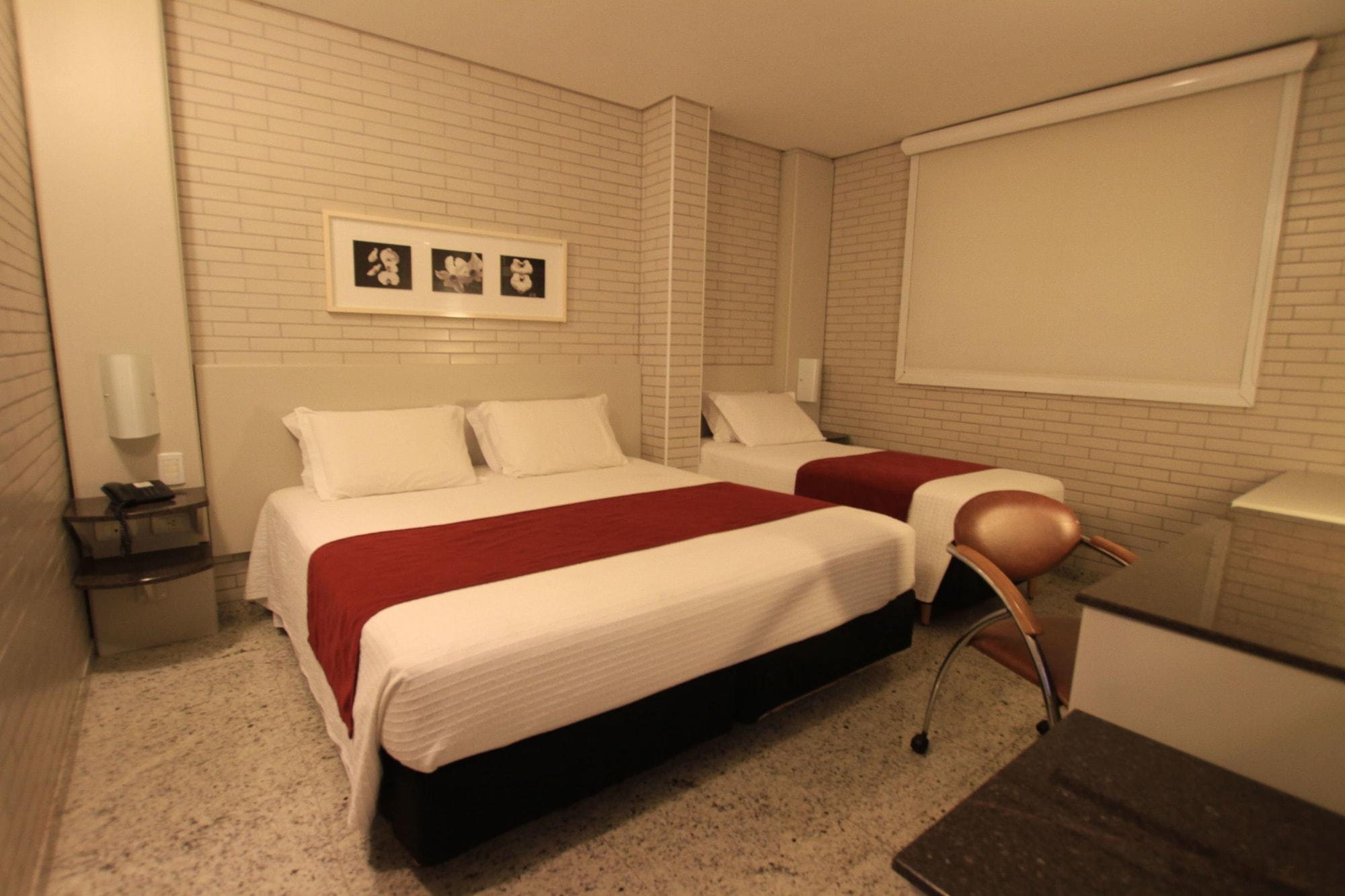 Hotel Confiance Batel Курітіба Екстер'єр фото