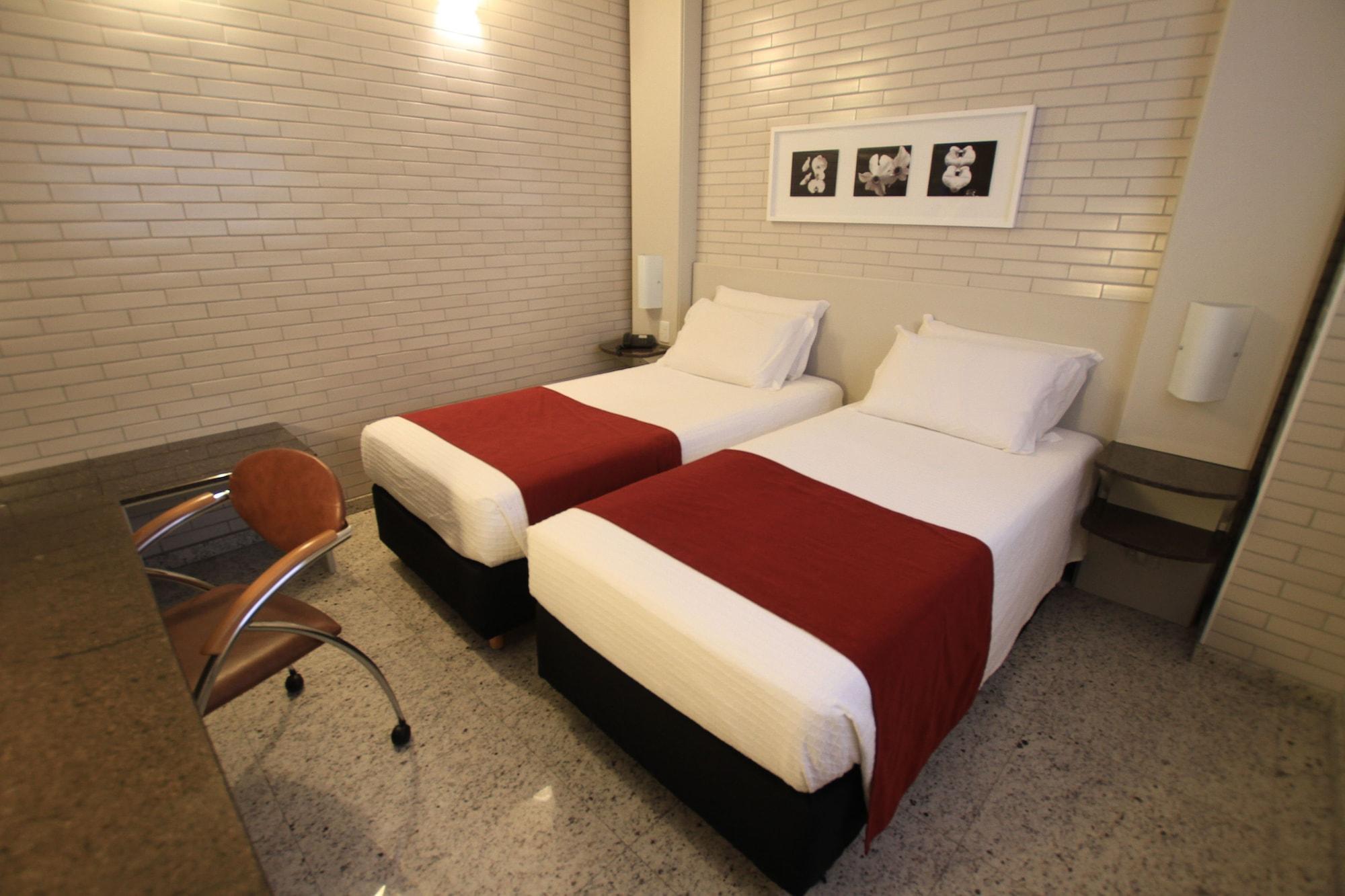 Hotel Confiance Batel Курітіба Екстер'єр фото
