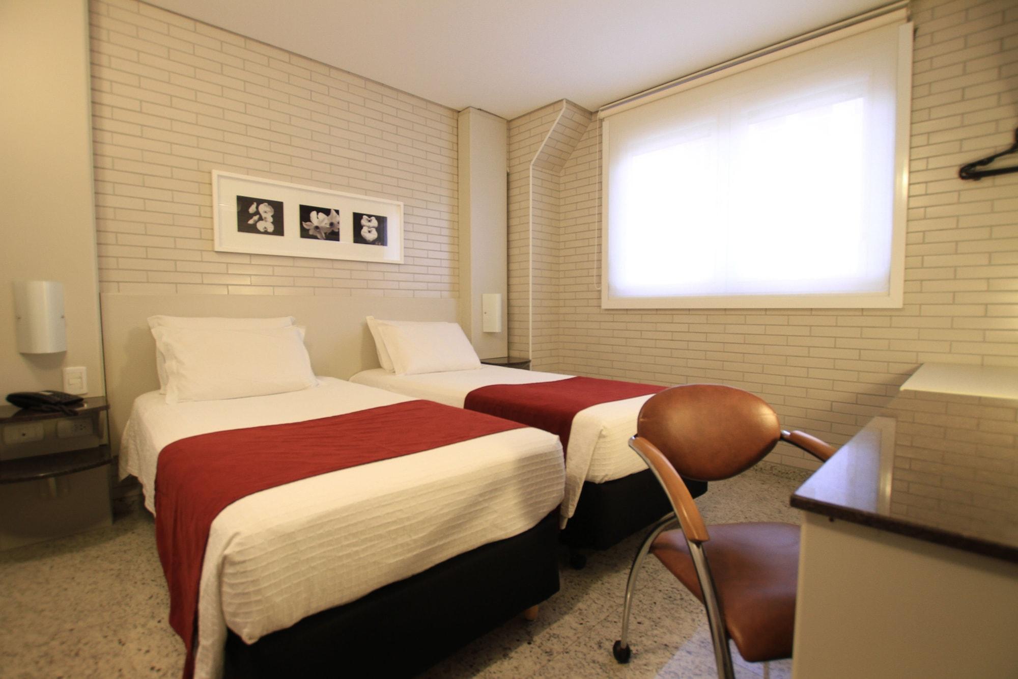 Hotel Confiance Batel Курітіба Екстер'єр фото