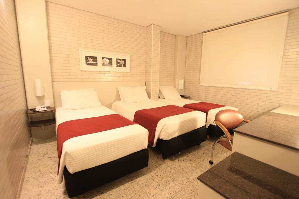 Hotel Confiance Batel Курітіба Екстер'єр фото