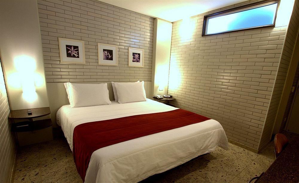 Hotel Confiance Batel Курітіба Екстер'єр фото