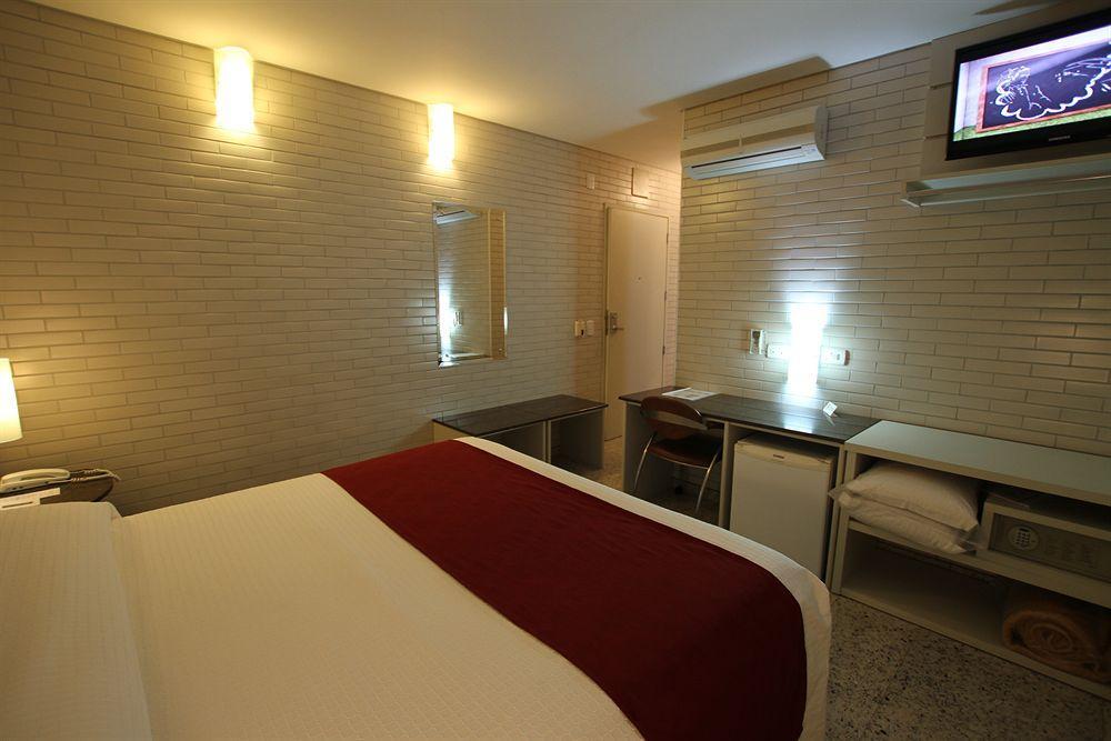 Hotel Confiance Batel Курітіба Екстер'єр фото