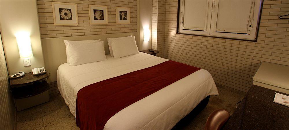 Hotel Confiance Batel Курітіба Екстер'єр фото