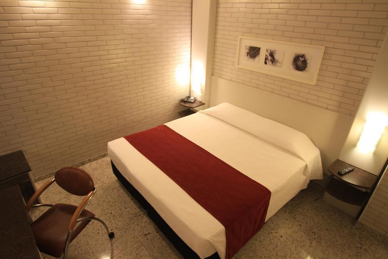 Hotel Confiance Batel Курітіба Екстер'єр фото