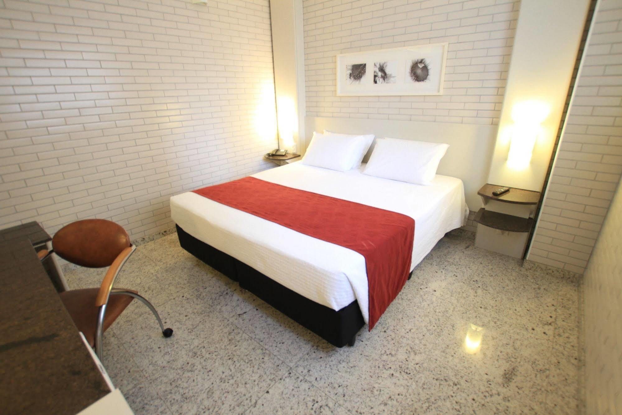 Hotel Confiance Batel Курітіба Екстер'єр фото