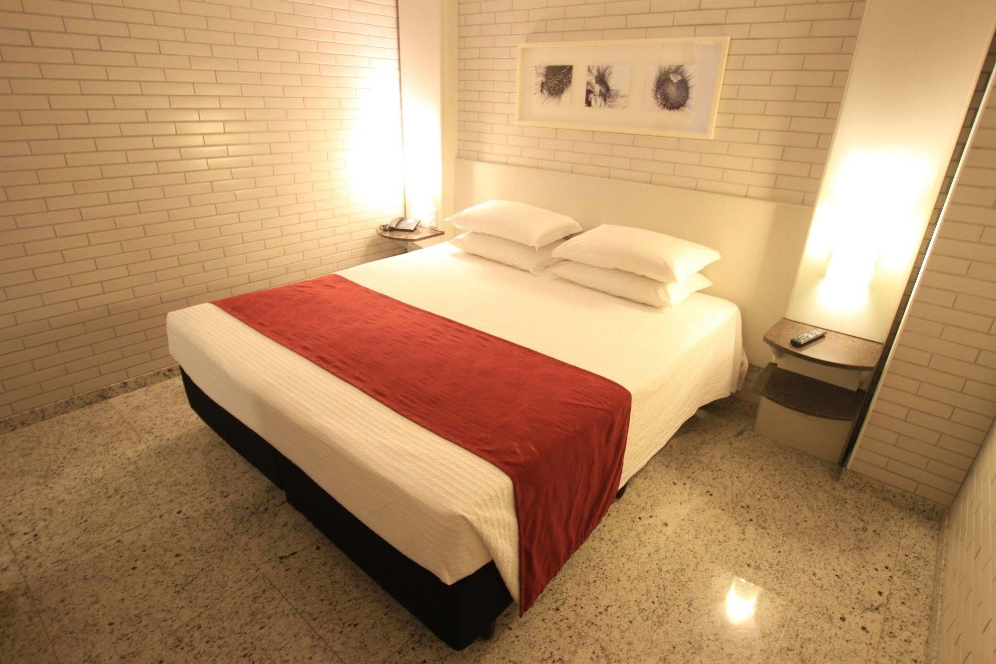 Hotel Confiance Batel Курітіба Екстер'єр фото