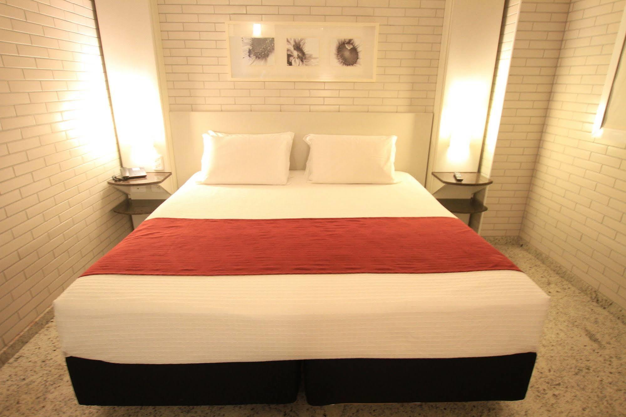 Hotel Confiance Batel Курітіба Екстер'єр фото