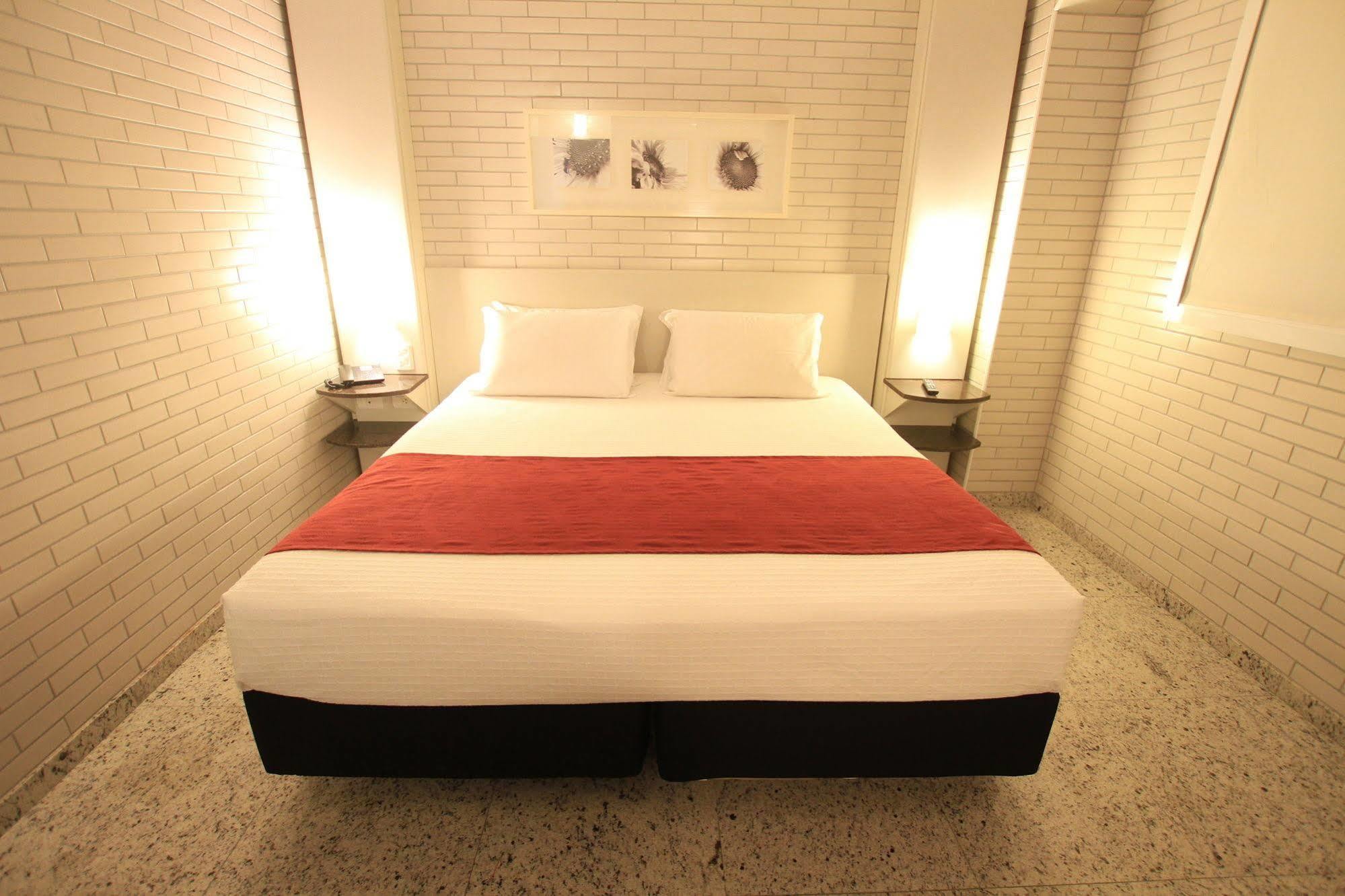 Hotel Confiance Batel Курітіба Екстер'єр фото
