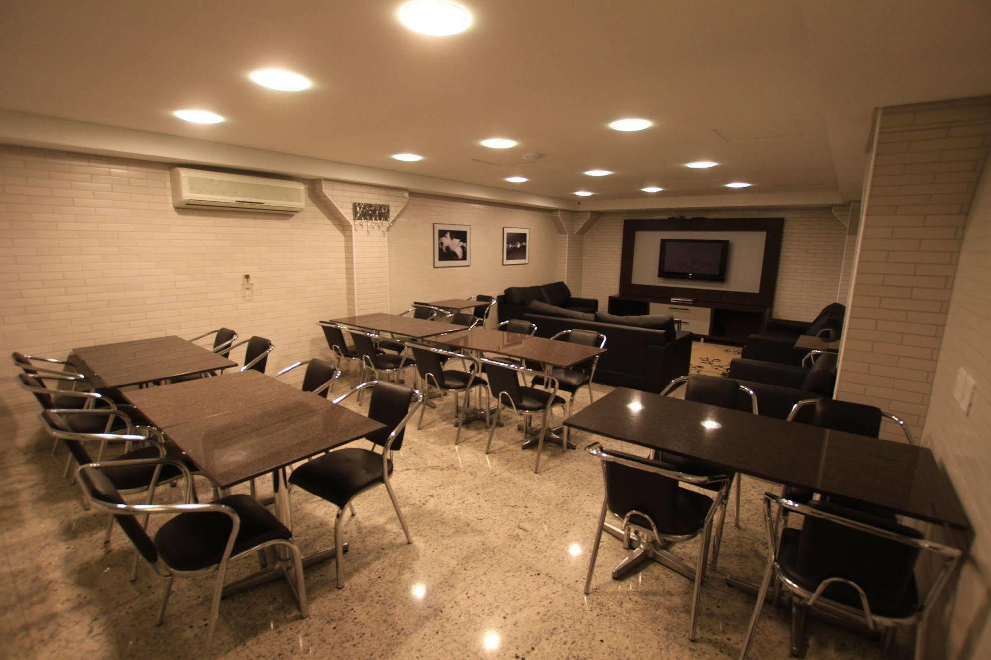 Hotel Confiance Batel Курітіба Екстер'єр фото